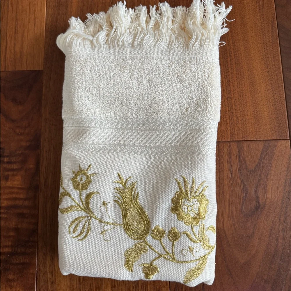 100% Turkish Cotton Cream and Gold Floral Bath Towel